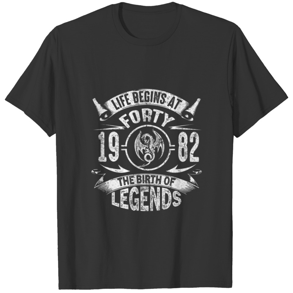 40Th Birthday Gift Life Begins At 40 Born In 1972 T-shirt