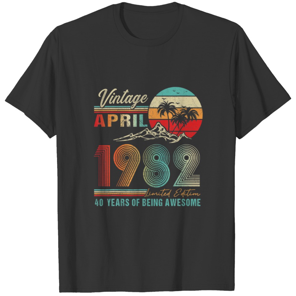 40 Years Old 40Th Birthday Decoration April 1982 T-shirt