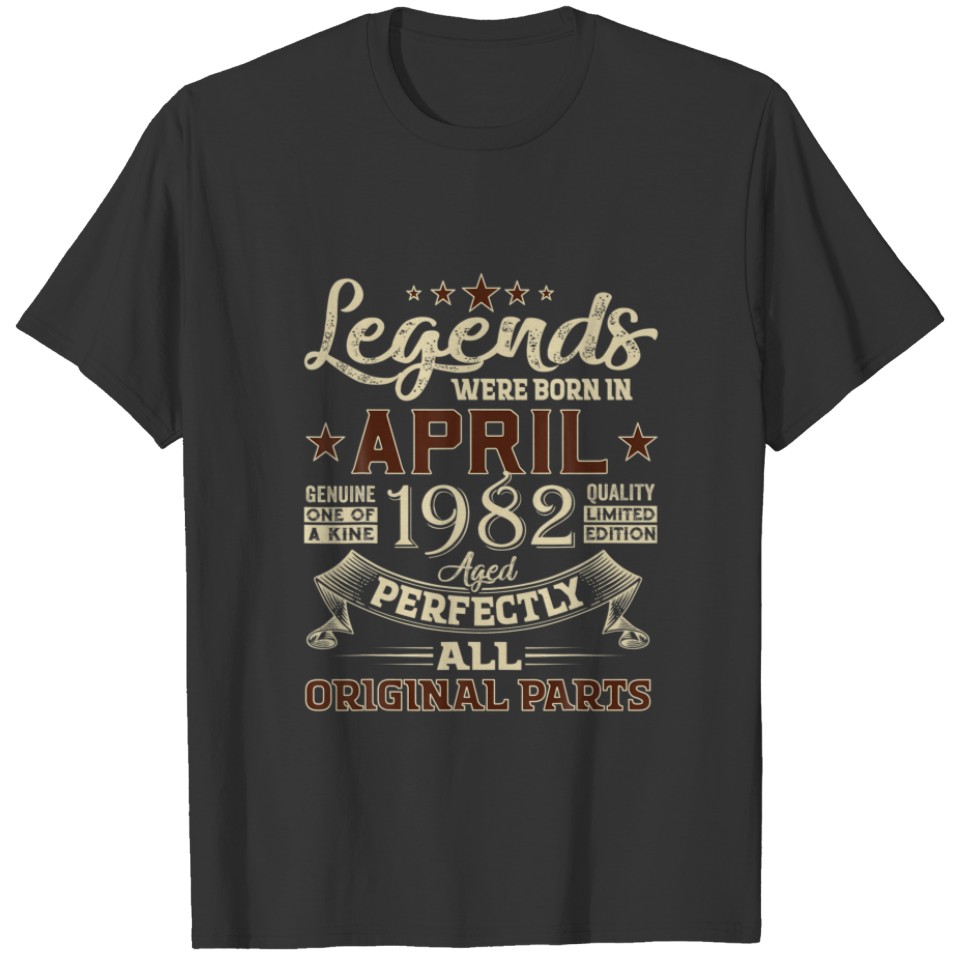 Legend Were Born In April 1982 40 Years Old 40 Bir T-shirt