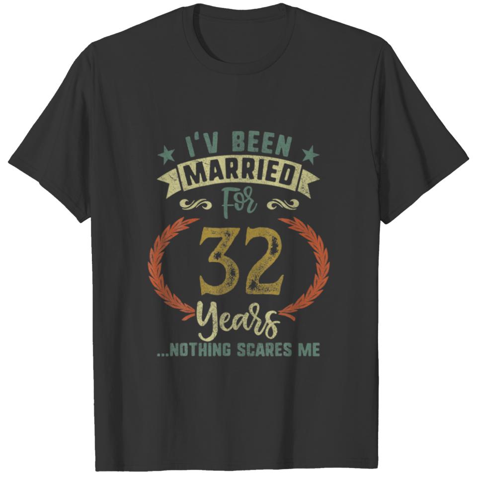 32 Years Wedding Anniversary , Nothing Scares Me C T-shirt