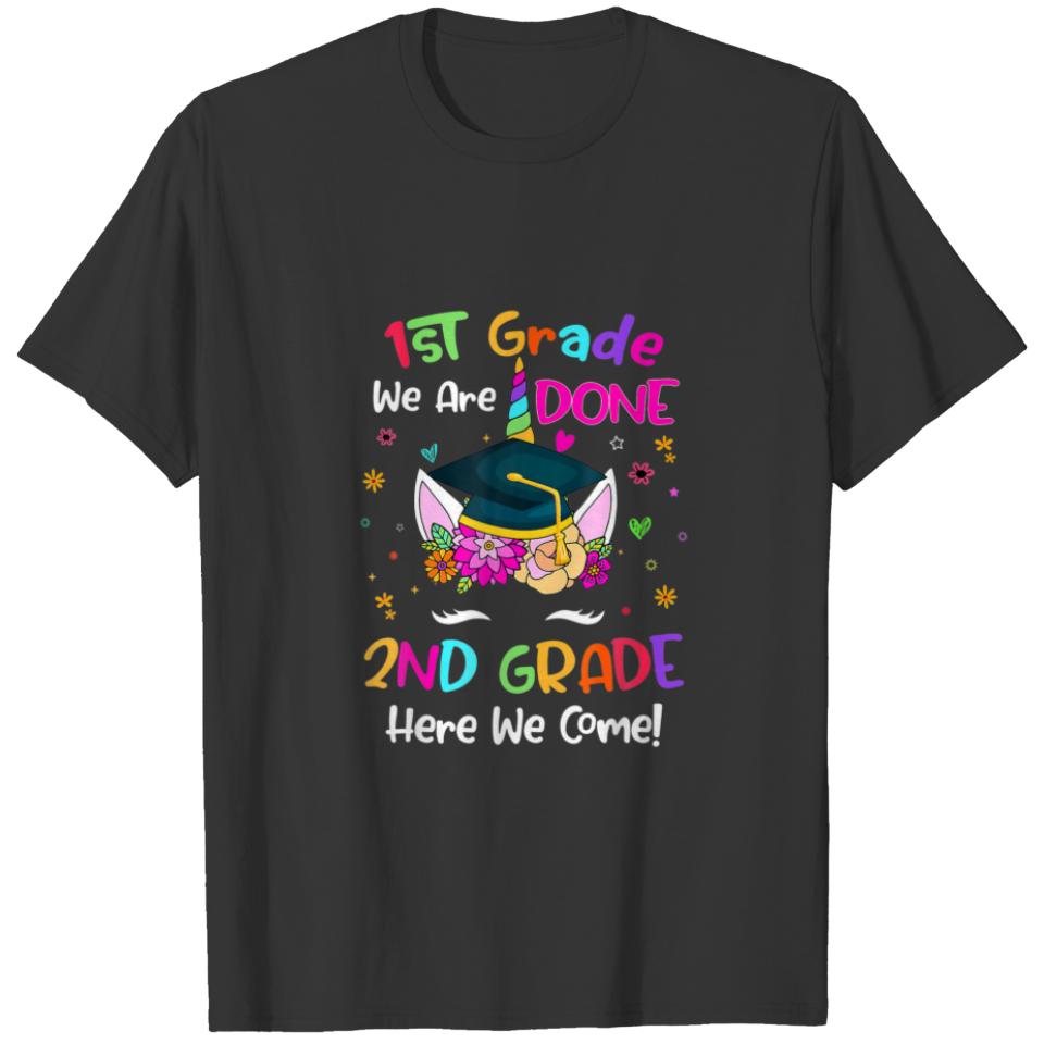 1St Grade We Are Done 2Nd Grade Here We Come Unico T-shirt