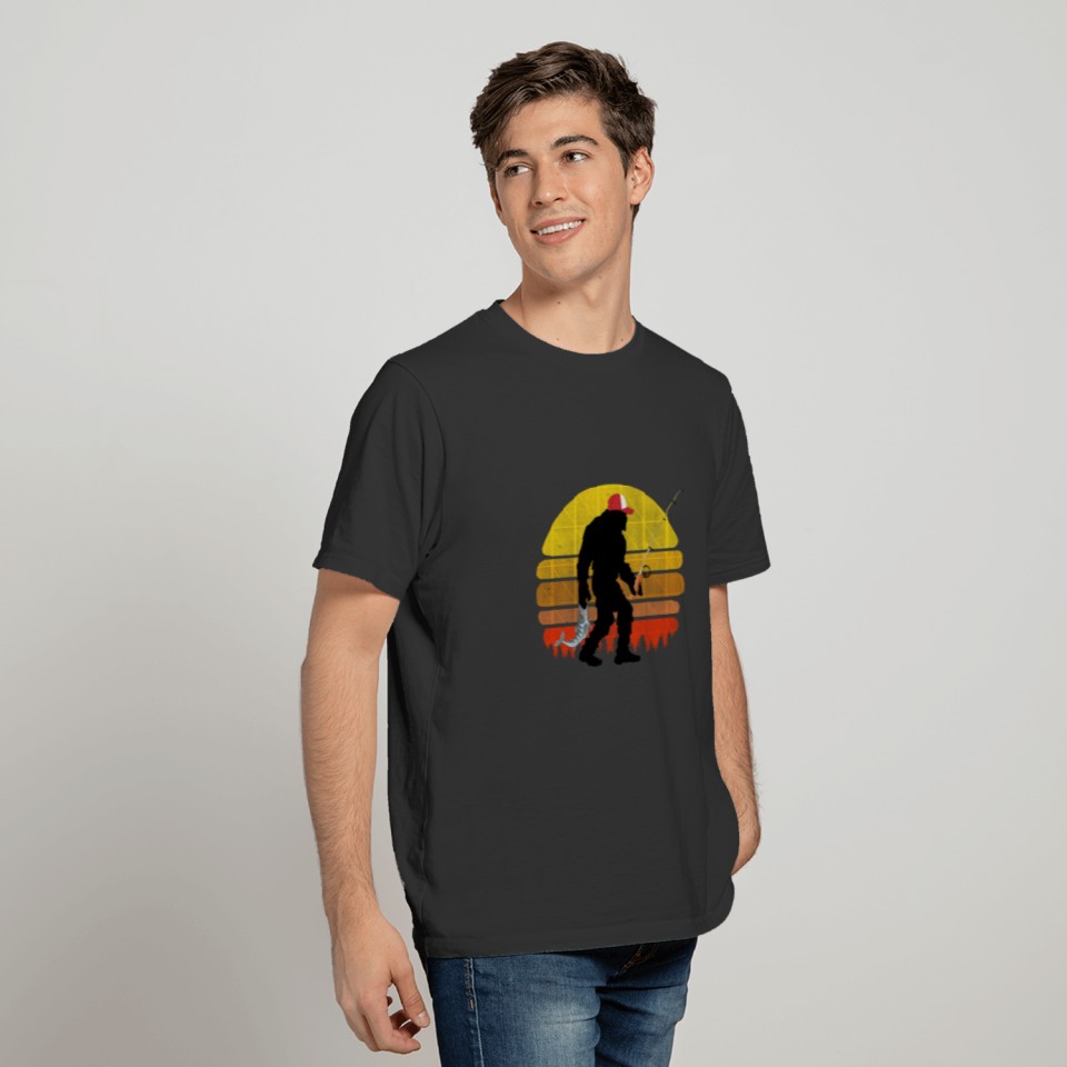 Funny Bigfoot Fishing Outdoor Retro Tee T-shirt