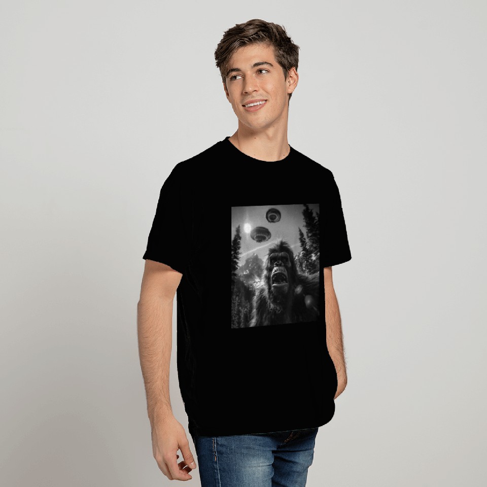 Graphic Bigfoot Sasquatch Selfie T Shirts