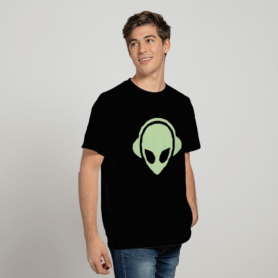 Alien headphones Glow in the dark T Shirts