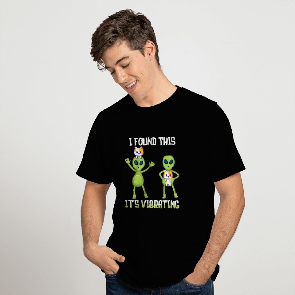 Cat Paws and Alien I Found This Cat Its Vibrating Funny Kitten T-Shirts