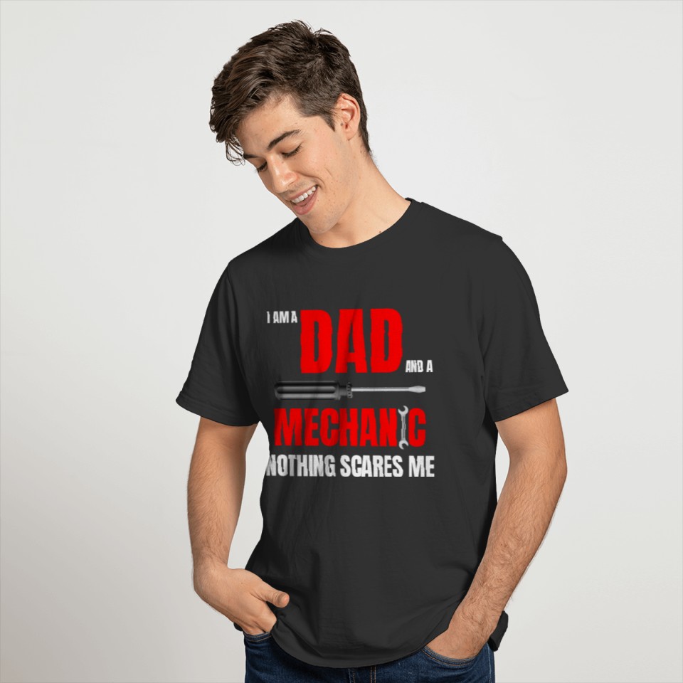 I am a Dad and a mechanic nothing scares me T-shirt