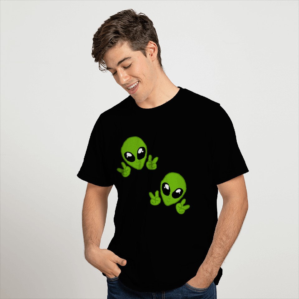 cute aliens chibi T Shirts
