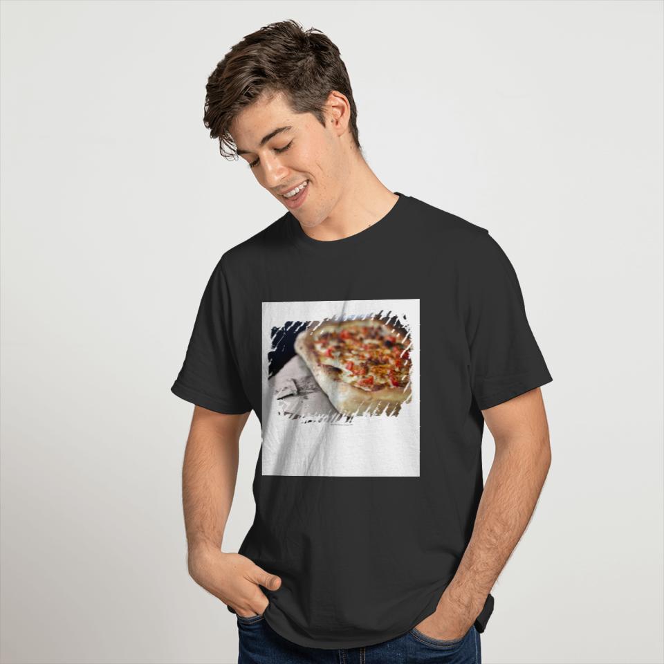 Pizza with tomatoes, garlic and meat substitute T-shirt